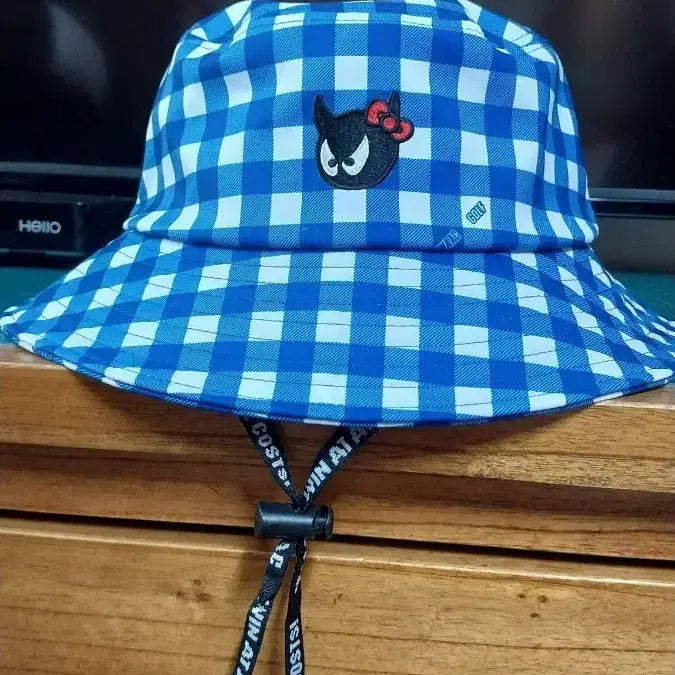 [BUNJANG] WAAC x Hello Kitty Collaboration Bucket Hat / WAAC 와 헬로키티 콜라보 버킷햇.58