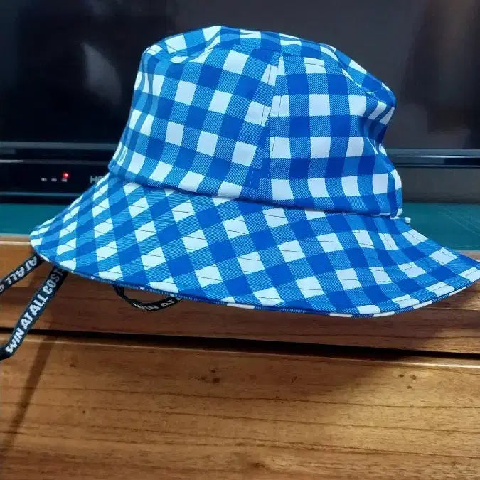 [BUNJANG] WAAC x Hello Kitty Collaboration Bucket Hat / WAAC 와 헬로키티 콜라보 버킷햇.58