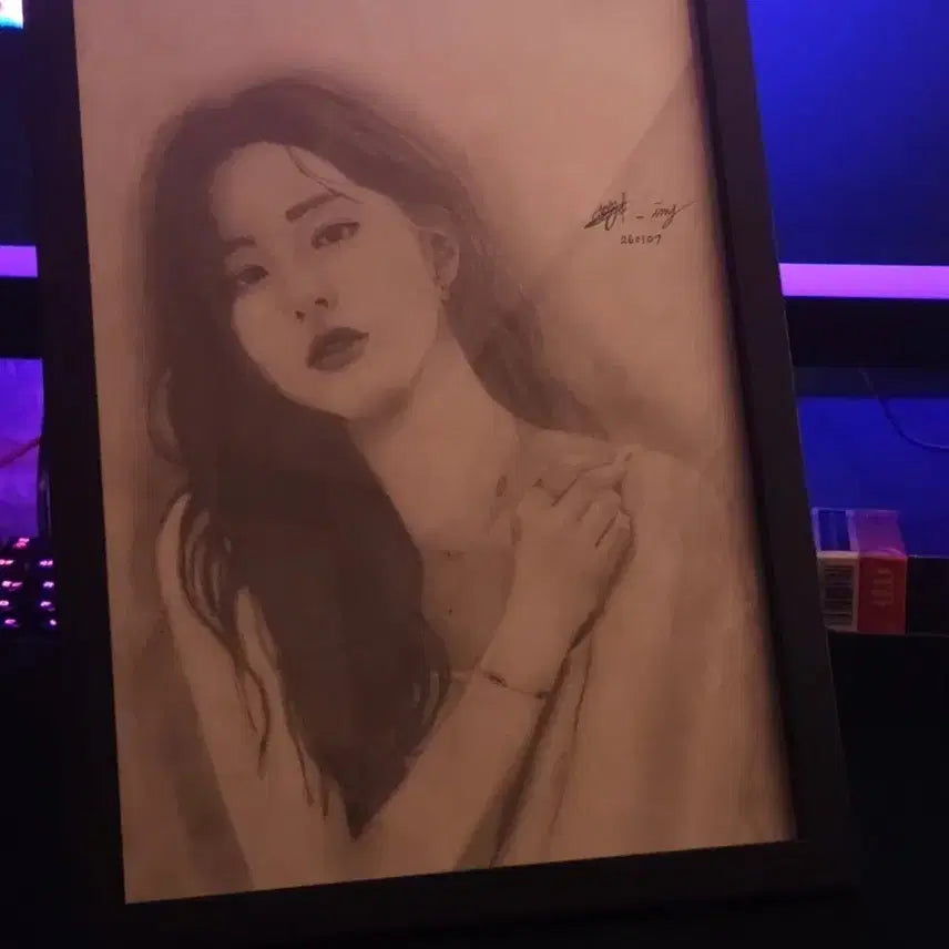 [BUNJANG] High-Quality Pencil Sketch Portrait Service with Frame / 고퀼리티 그림 그려드려요!