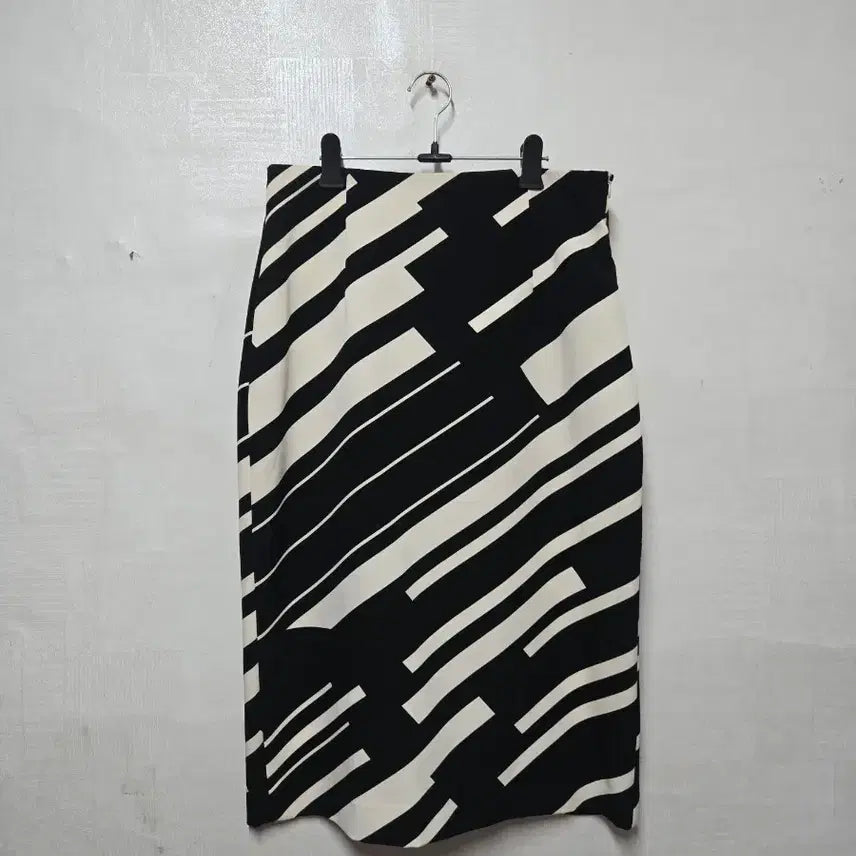 [BUNJANG] ZARA BASIC Black &amp; White Pattern H-Line Skirt / 자라 베이직 블랙&amp;화이트 패턴 H라인 스커트 L