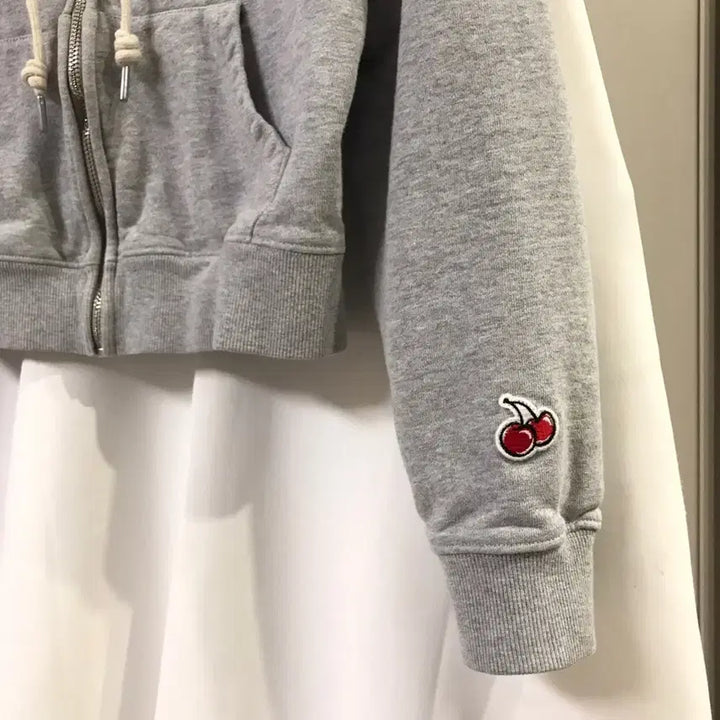 [BUNJANG] Kirsh Cropped Hooded Zip-Up (Size 1/55) / 키르시 크롭 후드 집업(1사이즈 55)