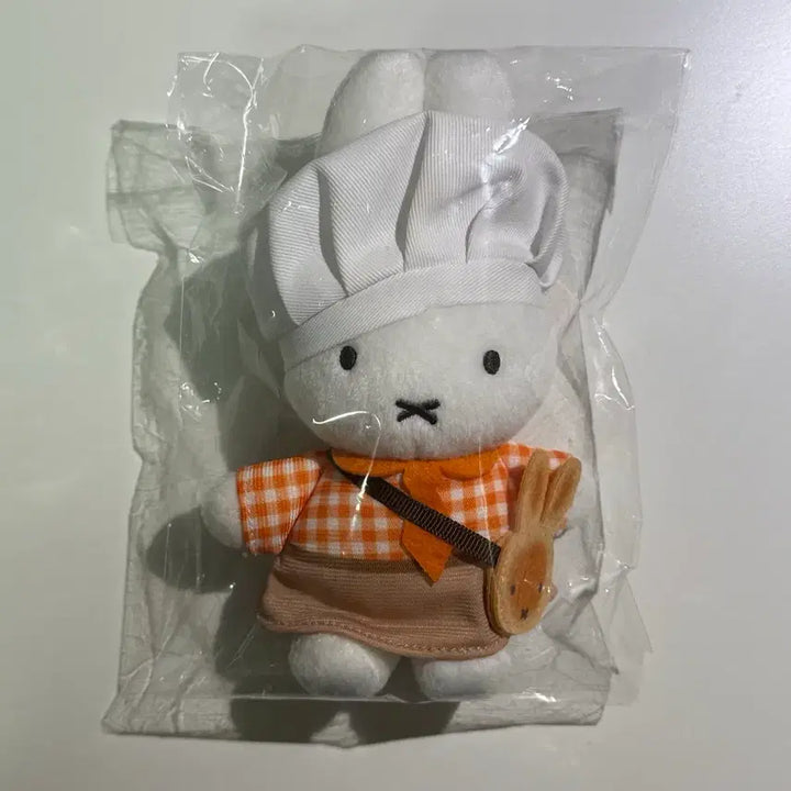 [BUNJANG] Miffy Baker Chef Miffy Doll Keychain / 일본정품 제빵사 미피 인형 키링 판매