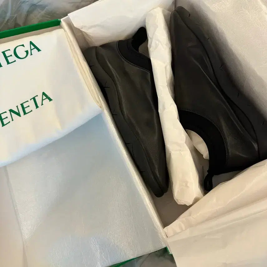 [BUNJANG] Bottega Veneta Black Leather Sneakers / 보테가 베네타 블랙 레더 스니커즈 260