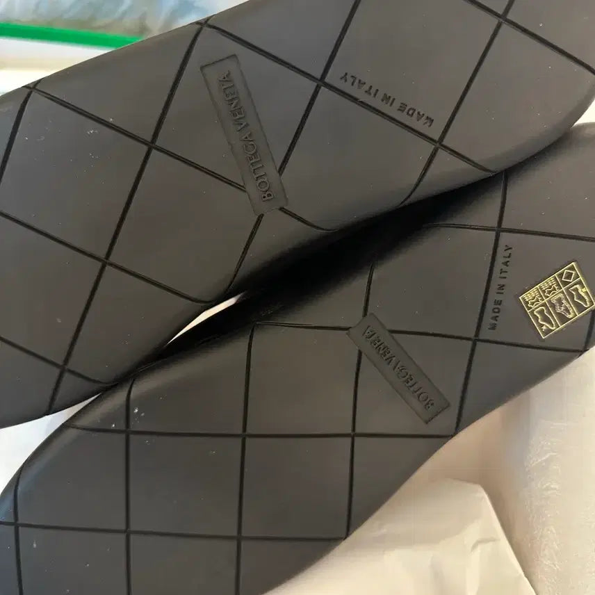 [BUNJANG] Bottega Veneta Black Leather Sneakers / 보테가 베네타 블랙 레더 스니커즈 260