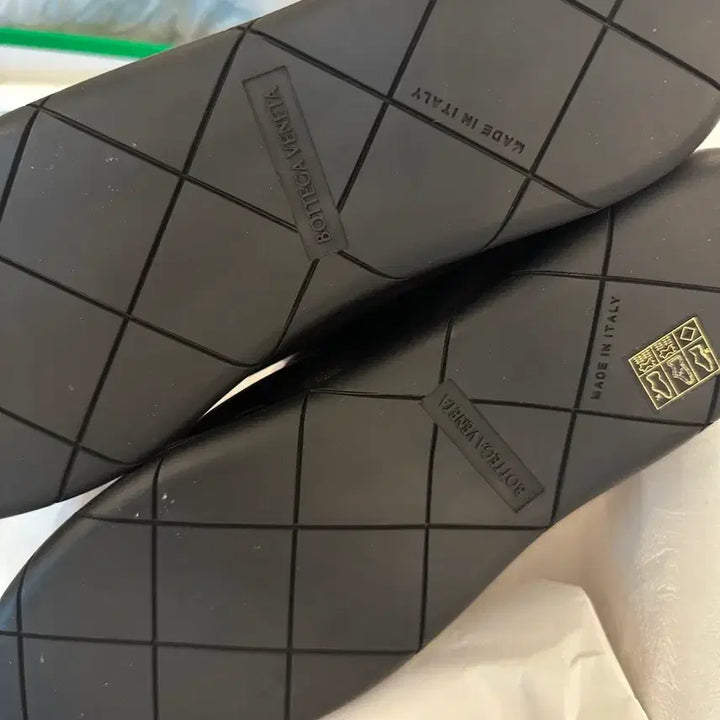 [BUNJANG] Bottega Veneta Black Leather Sneakers / 보테가 베네타 블랙 레더 스니커즈 260