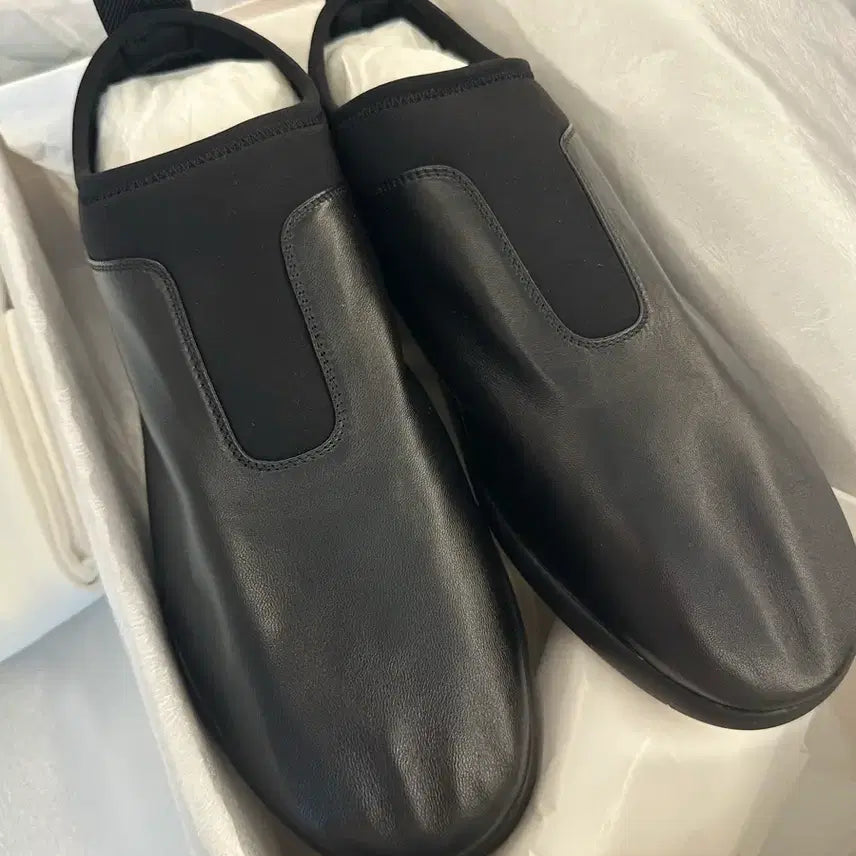 [BUNJANG] Bottega Veneta Black Leather Sneakers / 보테가 베네타 블랙 레더 스니커즈 260