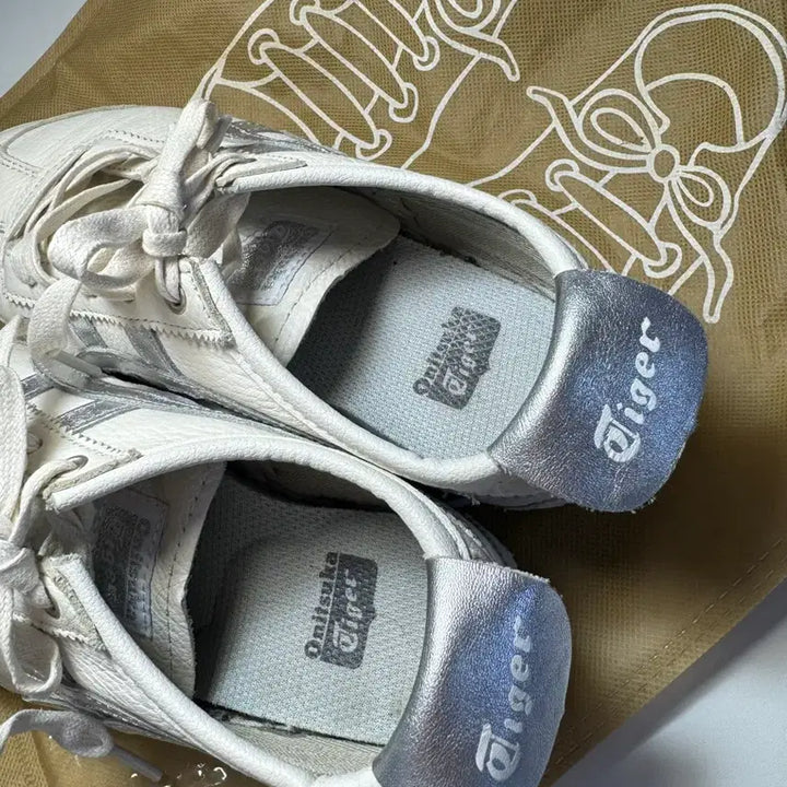 [SOLD OUT] 오니츠카타이거 멕시코 66 실버 240