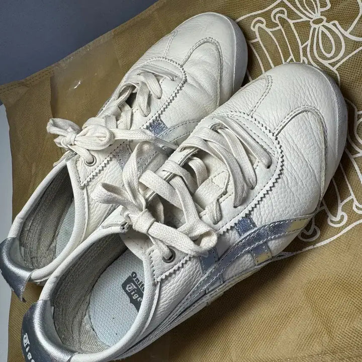 [SOLD OUT] 오니츠카타이거 멕시코 66 실버 240
