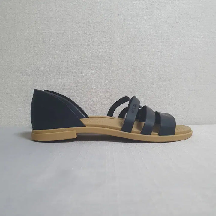 [BUNJANG] Crocs Tulum Open Flat Sandals Black Tan W8 / 250mm 크록스 툴룸 오픈 플랫 샌들 블랙 탄 W8