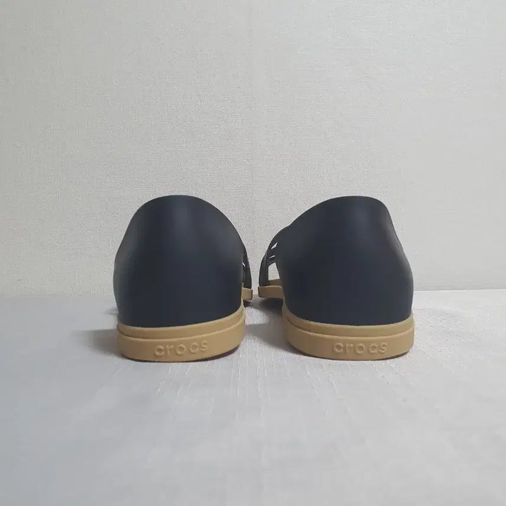 [BUNJANG] Crocs Tulum Open Flat Sandals Black Tan W8 / 250mm 크록스 툴룸 오픈 플랫 샌들 블랙 탄 W8