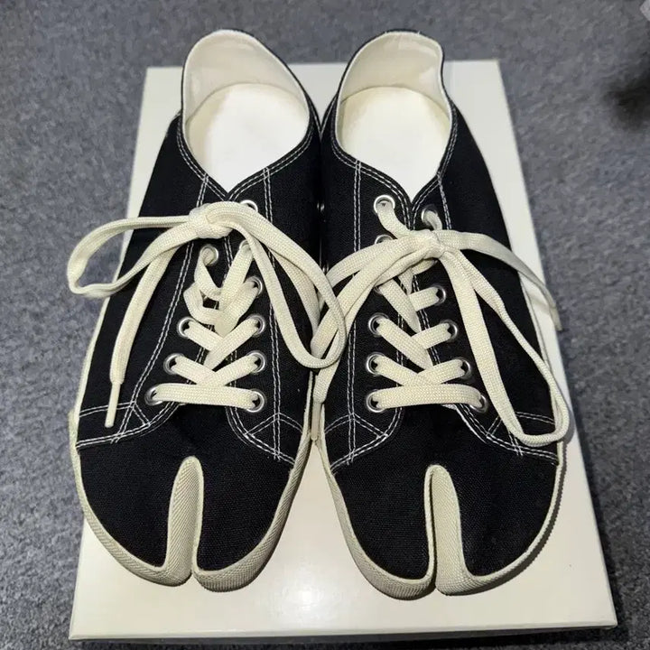[BUNJANG] Maison Margiela Tabi Sneakers Black / [41.5] 메종 마르지엘라 타비스니커즈 블랙