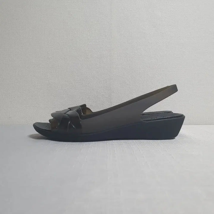 [BUNJANG] Crocs Isabella Jelly Mini Wedge Slingback Sandals Black 230mm / 크록스 이사벨라 젤리 슬링백 미니웨지 블랙 230mm