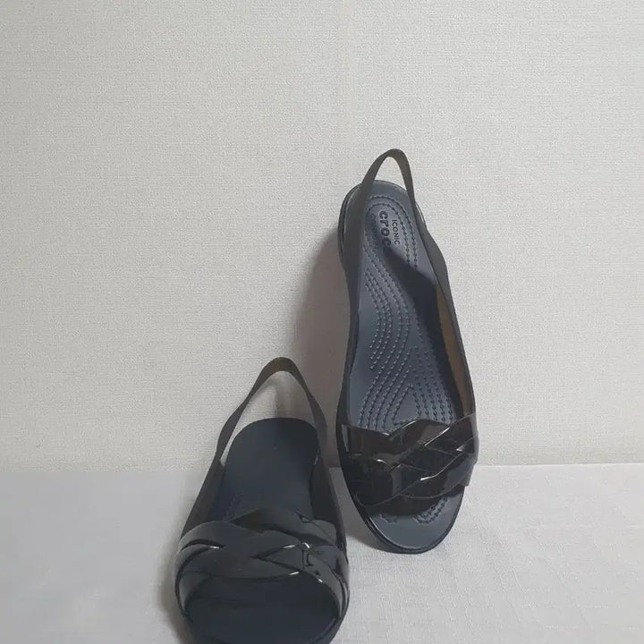 [BUNJANG] Crocs Isabella Jelly Mini Wedge Slingback Sandals Black 230mm / 크록스 이사벨라 젤리 슬링백 미니웨지 블랙 230mm