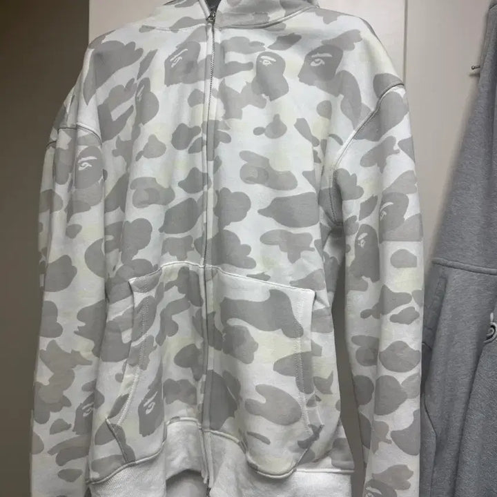 [SOLD OUT] 베이프 후드집업 M