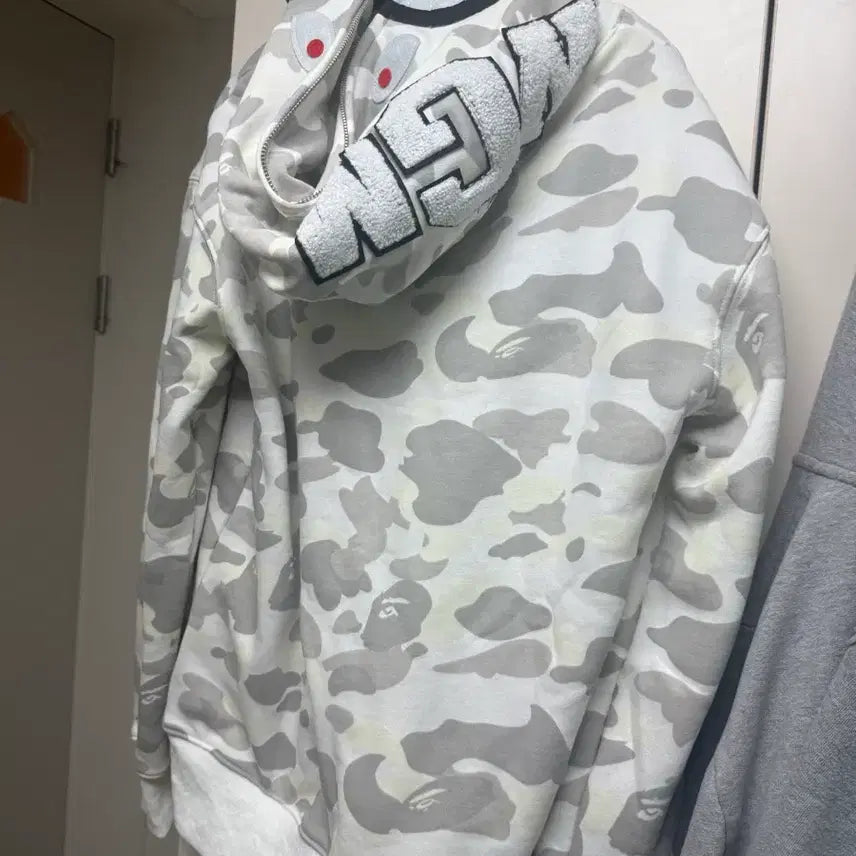 [SOLD OUT] 베이프 후드집업 M