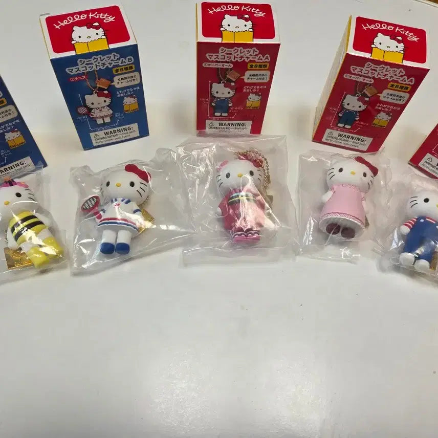[BUNJANG] Hello Kitty Secret Mascot Keychain (Random) / 헬로키티 시크릿 마스코트 키링 (랜덤)