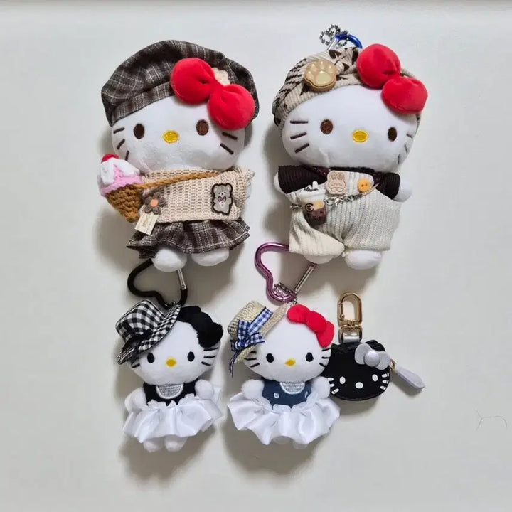 [BUNJANG] Hello Kitty Coin Purse &amp; Keychain Bundle / (새상품) 헬로키티 키링 일괄
