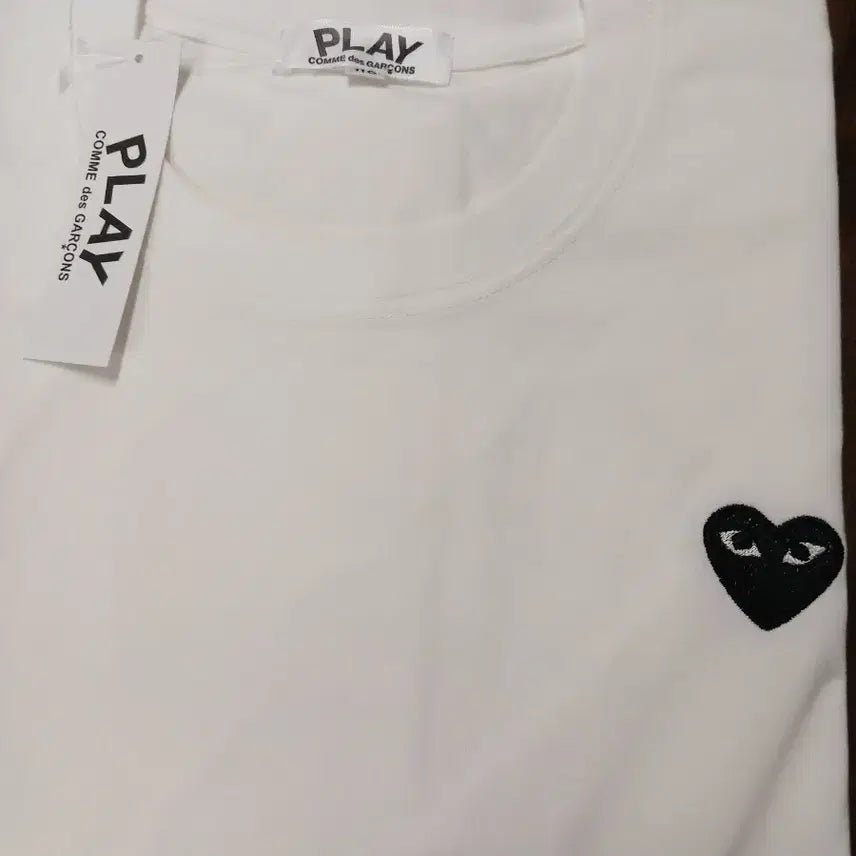 [BUNJANG] Comme des Garçons PLAY Black Heart Short Sleeve T-Shirt White / 꼼데가르송 플레이 블랙 하트 반팔 흰색