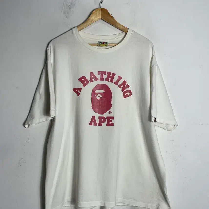 [SOLD OUT] BAPE 베이프 화이트 반팔 티셔츠 레드 로고
