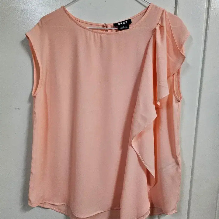 [BUNJANG] DKNY Ruffle Sleeveless Blouse / DKNY 프릴 민소매 블라우스