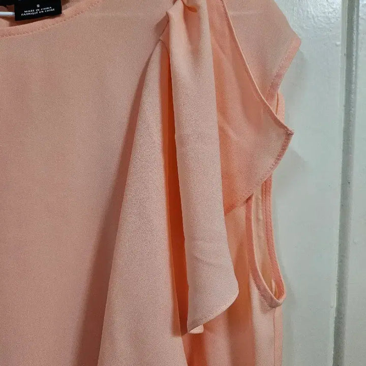 [BUNJANG] DKNY Ruffle Sleeveless Blouse / DKNY 프릴 민소매 블라우스