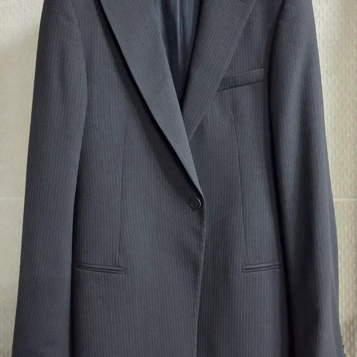 [SOLD OUT] 아르마니 스트라이프 정장 재킷 44