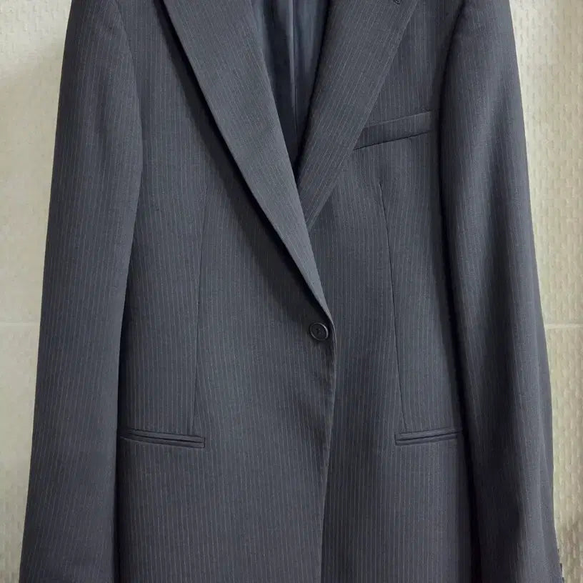 [SOLD OUT] 아르마니 스트라이프 정장 재킷 44