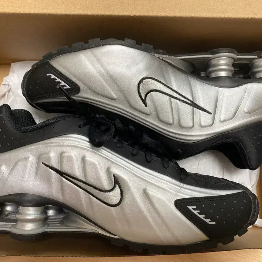 [BUNJANG] Nike Shox R4 Metallic Silver Black Shoes / 나이키 샥스 r4 메탈릭 실버 블랙 245