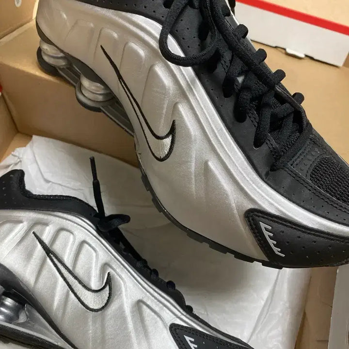 [BUNJANG] Nike Shox R4 Metallic Silver Black Shoes / 나이키 샥스 r4 메탈릭 실버 블랙 245