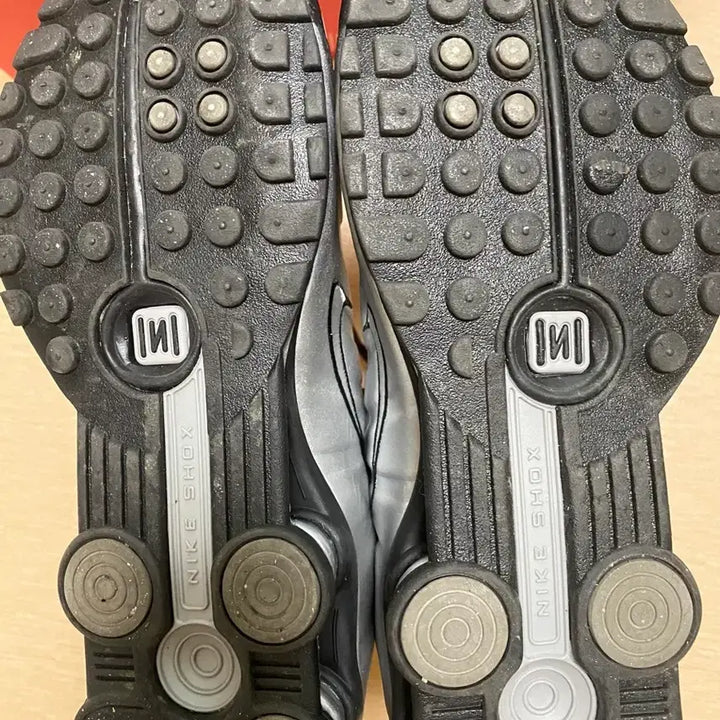 [BUNJANG] Nike Shox R4 Metallic Silver Black Shoes / 나이키 샥스 r4 메탈릭 실버 블랙 245