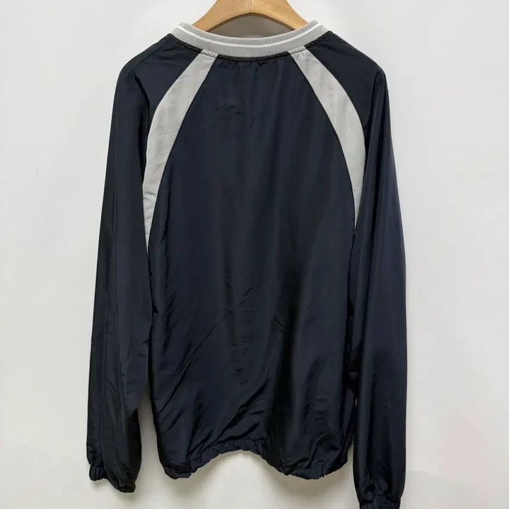 [BUNJANG] Dimitri Black V-Neck Warm-Up Top / (231) 디미트리 블랙 브이넥 웜업