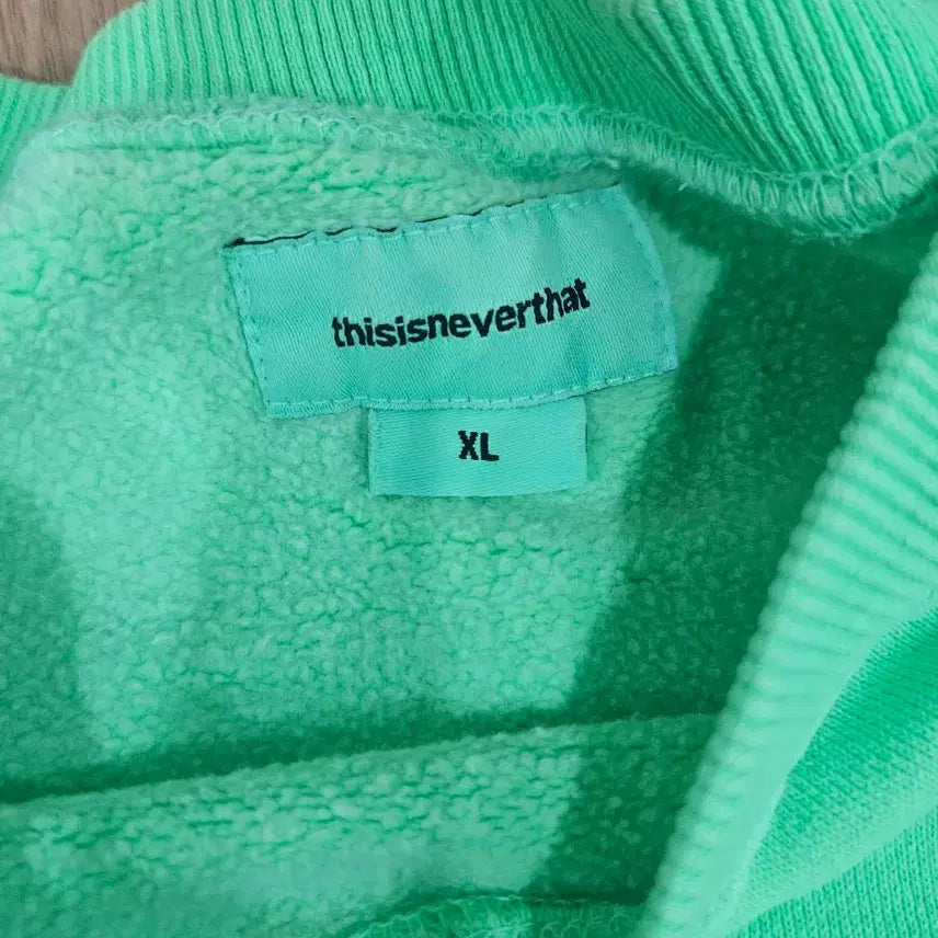 [BUNJANG] Thisisneverthat Embroidered Logo Fluorescent Sweatshirt XL / (XL) 디스이즈네버댓 형광 맨투맨 1회실착