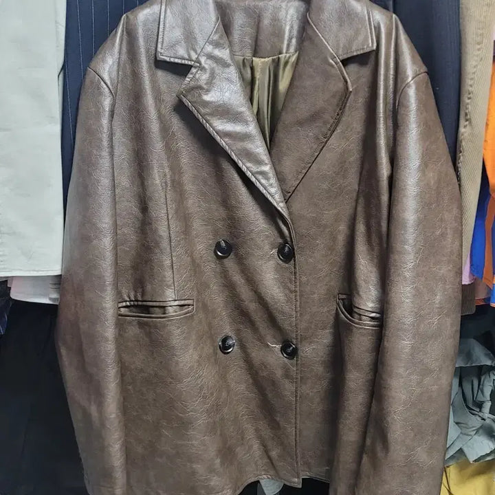 [BUNJANG] VIVABROWN Double Breasted Vegan Leather Jacket / 비바브라운 더블 브레스티드 비건레더 자켓 free