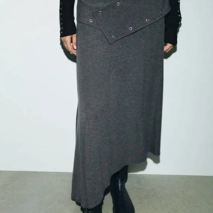 [BUNJANG] Zara Soft Stud Asymmetric Midi Skirt / 자라 소프트 스터드 비대칭 미디 스커트 S
