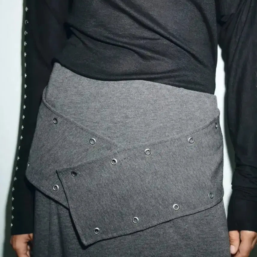 [BUNJANG] Zara Soft Stud Asymmetric Midi Skirt / 자라 소프트 스터드 비대칭 미디 스커트 S