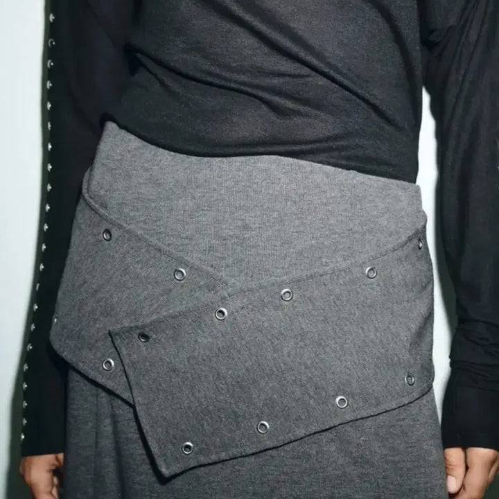 [BUNJANG] Zara Soft Stud Asymmetric Midi Skirt / 자라 소프트 스터드 비대칭 미디 스커트 S