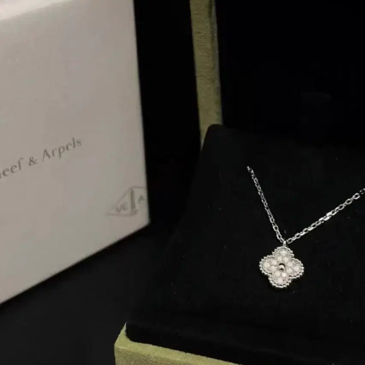 [BUNJANG] Van Cleef &amp; Arpels Sweet Alhambra Pendant Necklace / 반클리프 아펠 스위트 알함브라입니다 목걸이