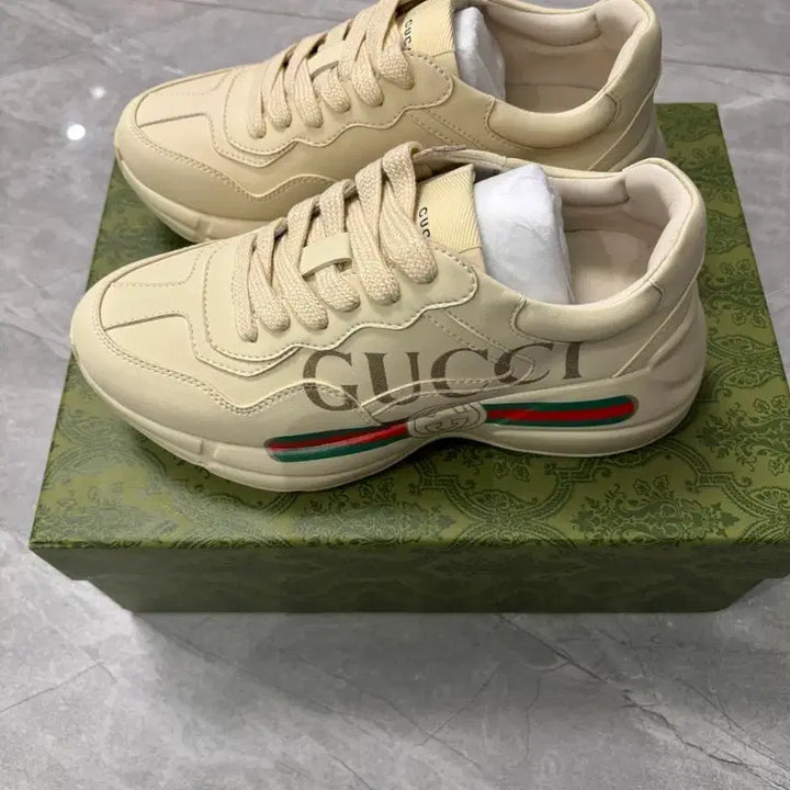[BUNJANG] Gucci Ivory Sneakers Size 38 (240mm) / 구찌 스니커즈 아이보리색 사이즈240 38