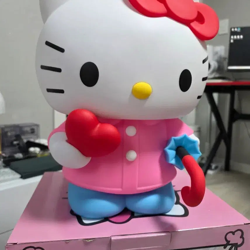 [BUNJANG] Hello Kitty Heart Umbrella Large Piggy Bank Figure / 헬로키티 피규어 하트 우산 대형 저금통 피규어