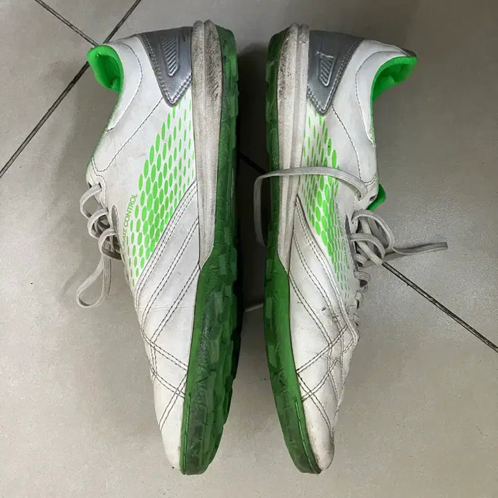 [BUNJANG] Umbro Futsal Shoes Size 270 / 엄브로 풋살화 270