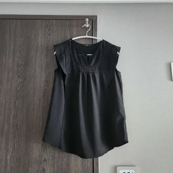 [BUNJANG] ab.f.z Sleeveless Blouse &amp; Le Toa Collar Knit Bundle Set / ab.f.z 민소매 블라우스 66 (코튼80%)