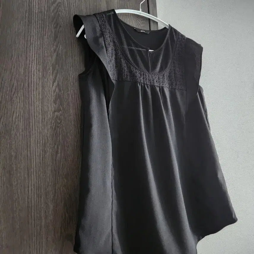 [BUNJANG] ab.f.z Sleeveless Blouse &amp; Le Toa Collar Knit Bundle Set / ab.f.z 민소매 블라우스 66 (코튼80%)