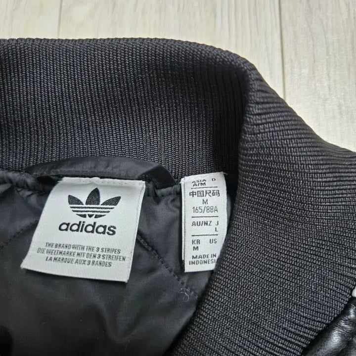 [BUNJANG] Adidas SST Pleather Loose Padded Jacket / 아디다스 SST 플레더 루즈 패디드 자켓