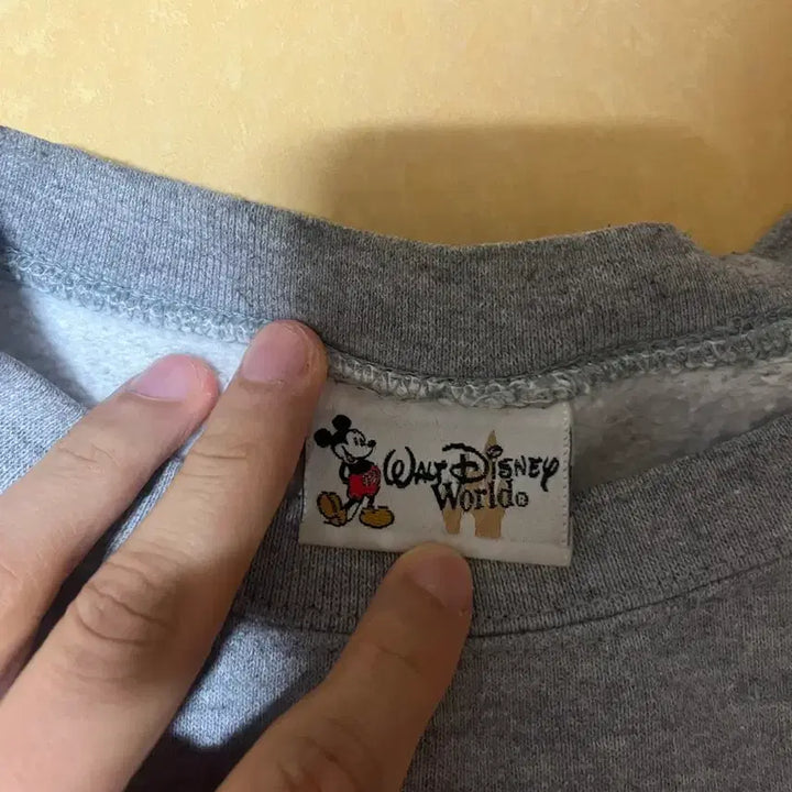 [BUNJANG] Disney Mickey Mouse Sweatshirt Grey Size 105 / 디즈니 월드 미키마우스 맨투맨 회색 105