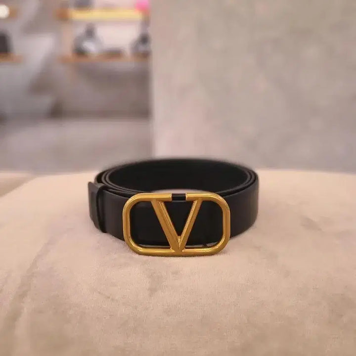[BUNJANG] Valentino Black Leather Gold Buckle Belt / 발렌티노 벨트