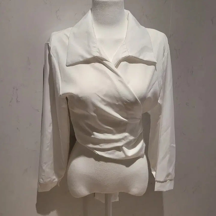 [BUNJANG] Knot Shirring Collar Blouse White / [새상품] 매듭 셔링 카라 블라우스 화이트 Free