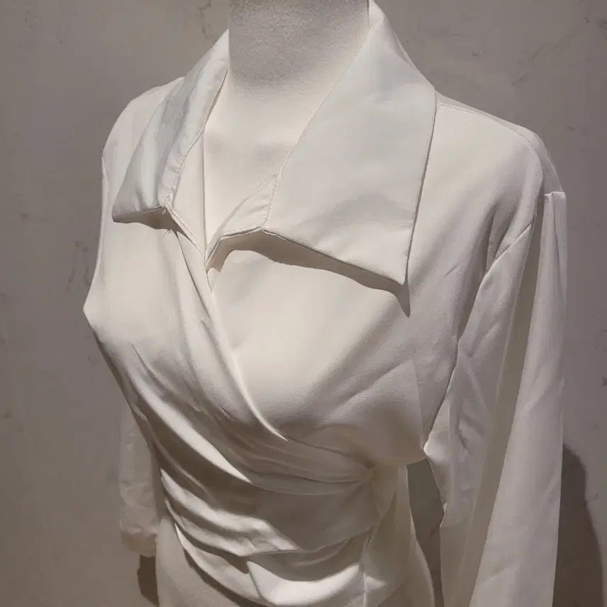 [BUNJANG] Knot Shirring Collar Blouse White / [새상품] 매듭 셔링 카라 블라우스 화이트 Free