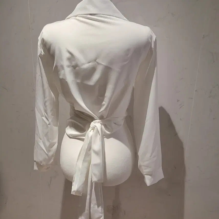 [BUNJANG] Knot Shirring Collar Blouse White / [새상품] 매듭 셔링 카라 블라우스 화이트 Free