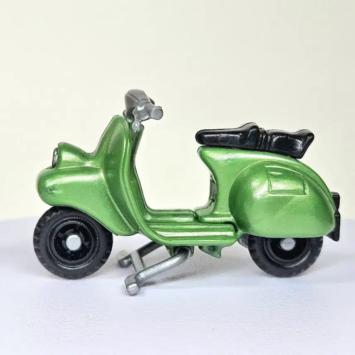 [BUNJANG] Kinder Surprise Vespa Scooter S-76 (2005) / 2005년 [킨더조이] 베스파 스쿠터