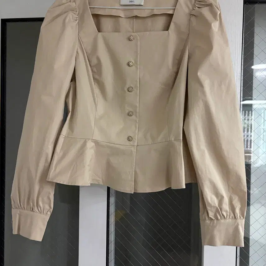 [SOLD OUT] DEWL 스퀘어넥 블라우스 베이지